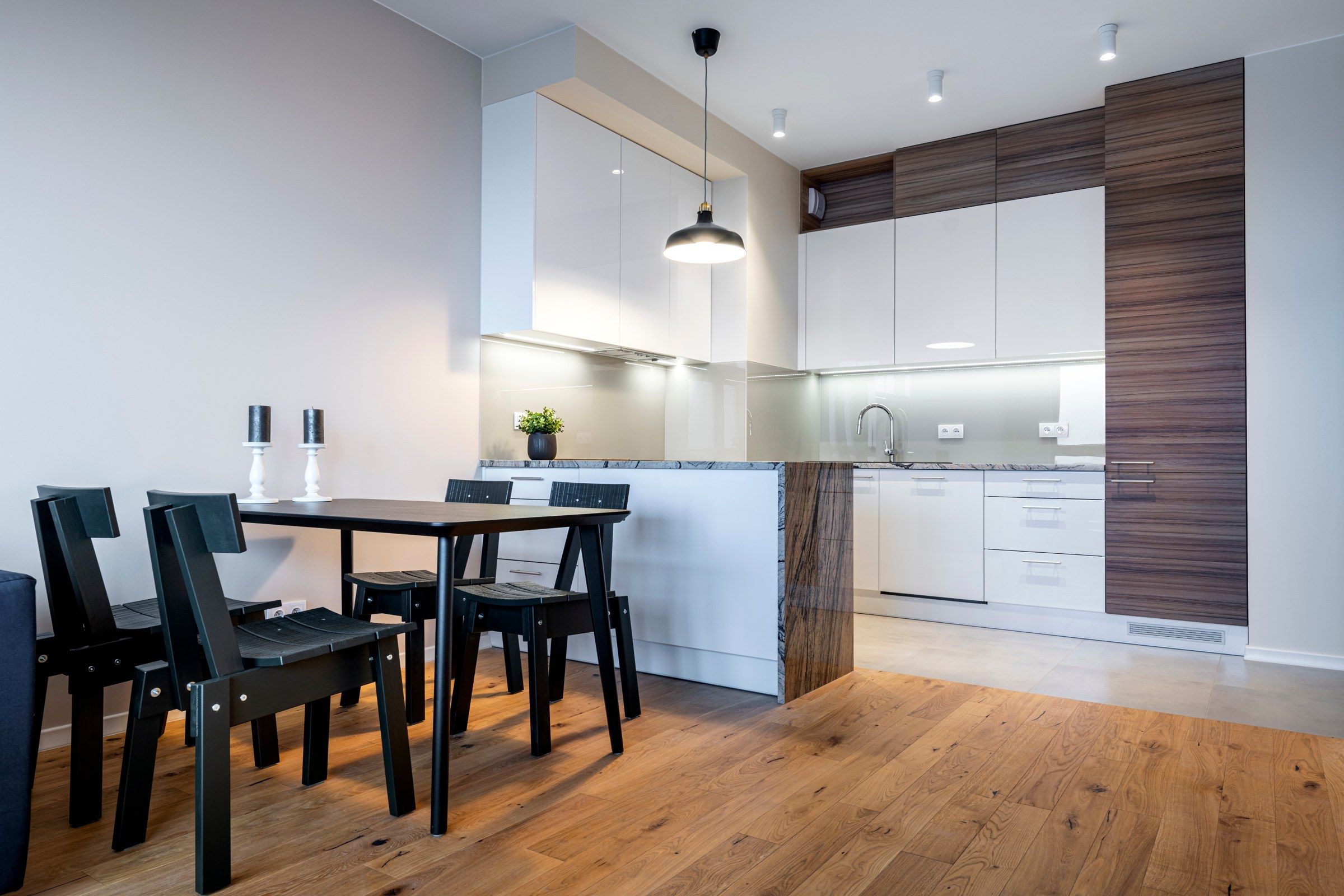 Modern Family Home — gallery image 2